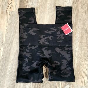 Spanx Look At Me Now Seamless Black Camo Leggings Womens L 10-12 Athleisure